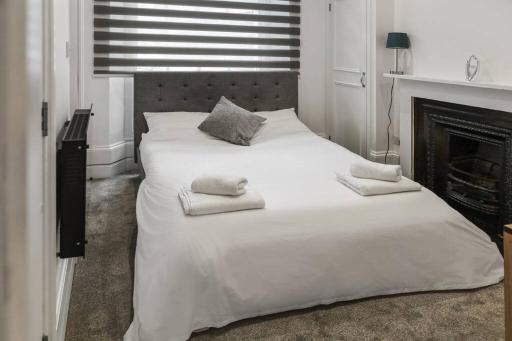 Cosy 1-BDR w/ free parking in central Reading - Housity