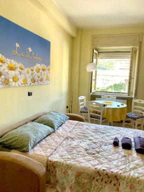 La Divina - Housity