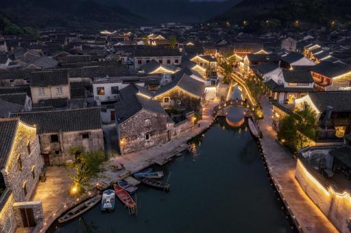 Ancient Village hotel Dongqian Lake Ningbo - Housity