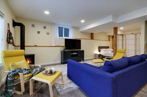Adorable private suite with indoor fire place - Housity