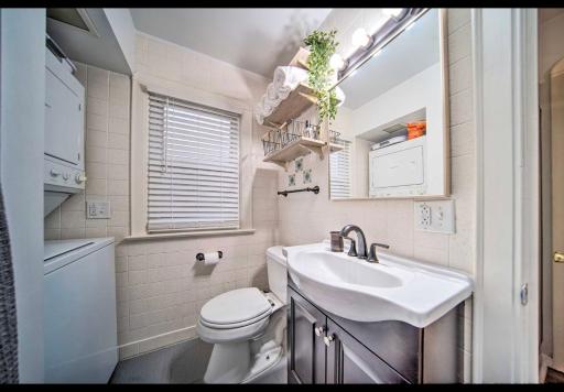 Modern Home • Family Friendly • Grill • Fireplace - Housity