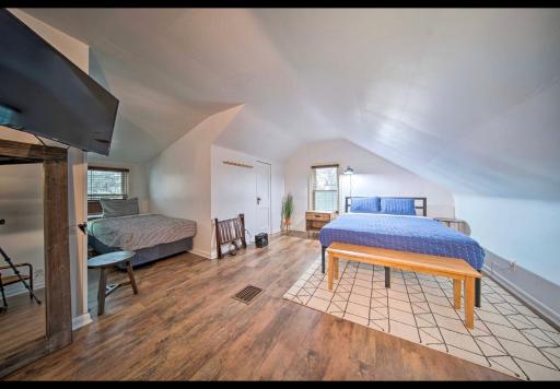 Modern Home • Family Friendly • Grill • Fireplace - Housity
