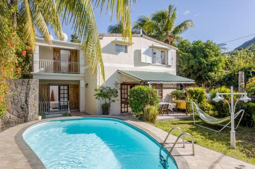 PAILLE EN QUEUE with HEATED POOL PISCINE CHAUFFEE - Housity