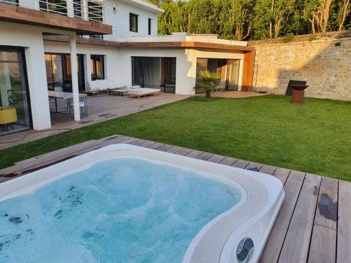 Magnifique villa avec piscine - Housity