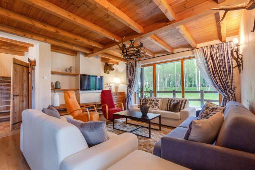 #stayhere - Friends & Family Getaway to Forest House 5BDR - Housity