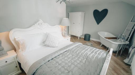 Pendle Hill Farm, Newchurch-In-Pendle, 4 Bedrooms - Housity