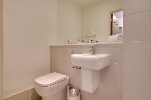 Hill House Holiday Apartments - Housity