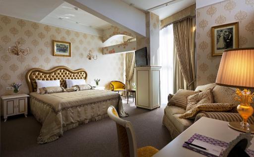 Iris Art Hotel - Housity