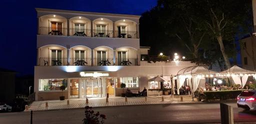Platani Hotel - Housity