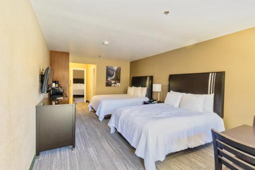 The Oakhurst Inn at Yosemite - Housity