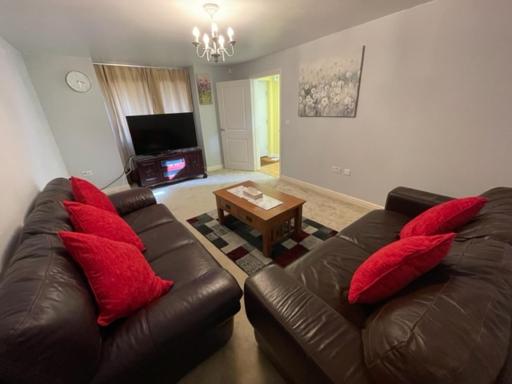 Holiday Home In Cardiff, Sleeps 8 - Housity
