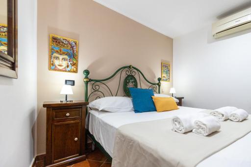 Taormina center House characteristic alley - Housity