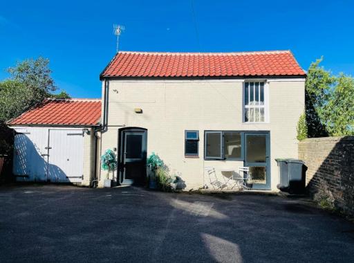 Light Airy Detached Annex 2 Min Walk Train Station - Housity