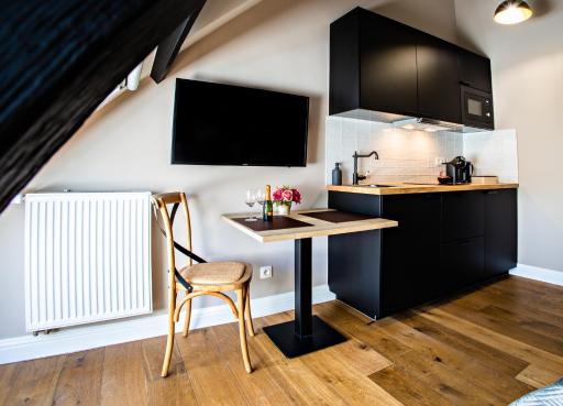 Luxury Suites Ambassador - Housity