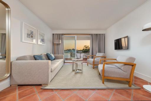 The Patio Suite Hotel - Housity