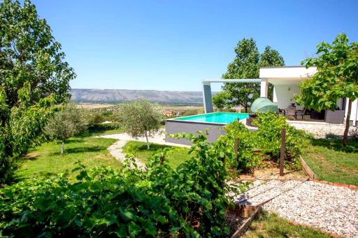 Villa Mona ,heated swimming pool - Housity