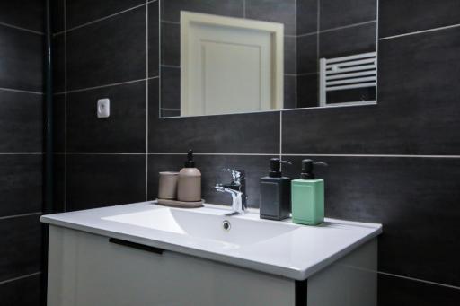 Le Zèbre, T1 hypercentre chic et cosy, Wifi par SOVALFI - Housity