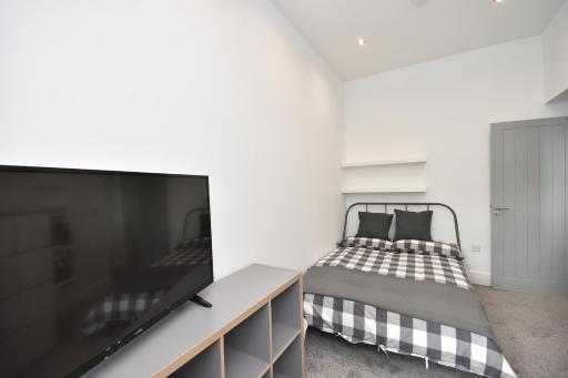 King Edward road with sea view - Housity