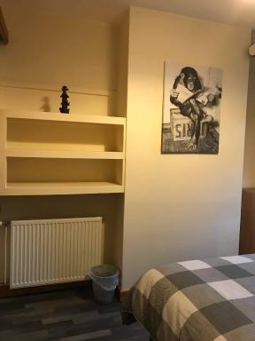 No 5 Newly refurbished 4 bedroom house - Housity