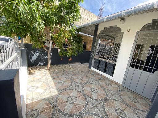 3 bedrooms with AC and 2 bathrooms home in Residential area - Housity