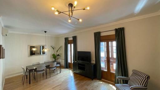 Luxury apartment in central town - Housity