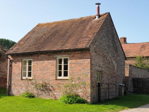 The Lamb Shed - peaceful small barn on lovely farm - Housity