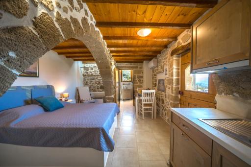 Mary's stone house - Housity