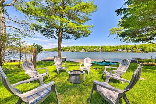 Lakefront Cottage with Boat Dock and Fire Pit! - Housity