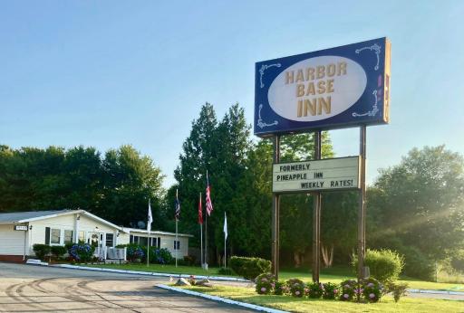 Harbor Base Inn - Housity