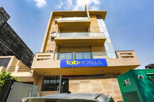 FabHotel Clarks Suites - Housity