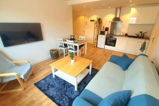 FEEL AT HOME - 1 min from train station modern renovated flat - Housity