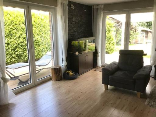 Großes modernes Haus bei Hamburg mit Terrasse Garten Whirlpool Wallbox WLAN - Housity
