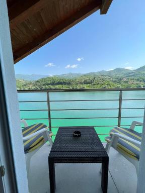 S&R Lake View Hostel - Housity
