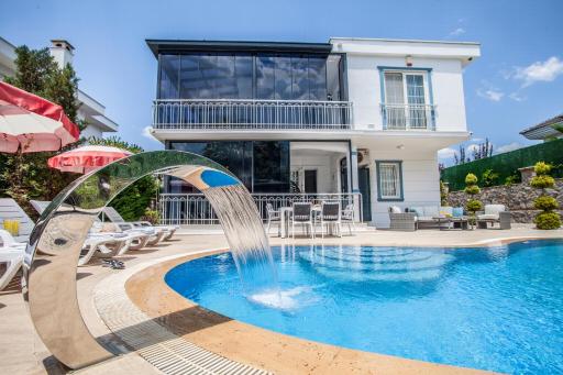 Ölüdeniz Ovacık Bölgesinde 3 yatak odalı Villa - Housity