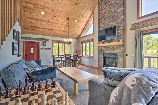 Cabin 1 Mi to Sand Valley, 1 Block to Beach - Housity