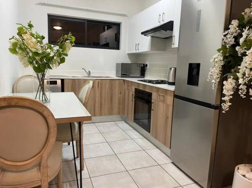 Luxury Modern Condo - Housity