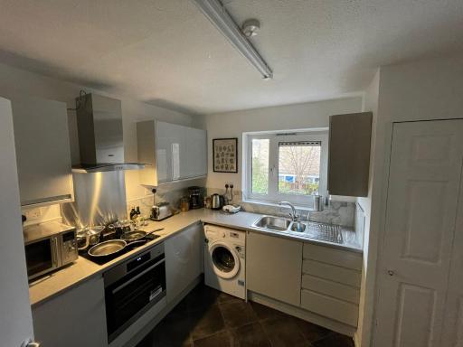 Bow House - SleepyLodge - Housity