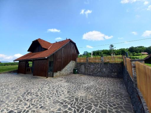 Vineyard Cottage Maleric with Pool Access - Housity