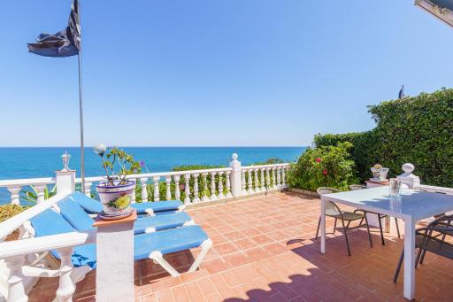 12 House in front of the sea - Housity