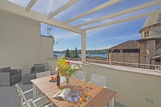 Una finestra vista lago - Gardagate - Housity
