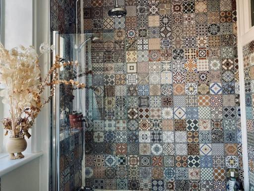 2 Bedroom Quirky Artists Maisonette in Tuckton - Housity