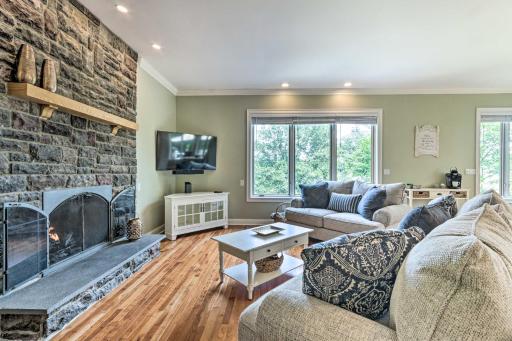 Elegant Middlefield Getaway with Game Room! - Housity