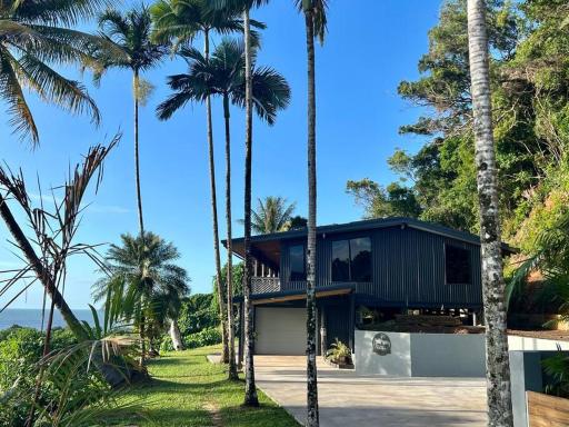 Daintree Views - Ocean View Pole House - Housity