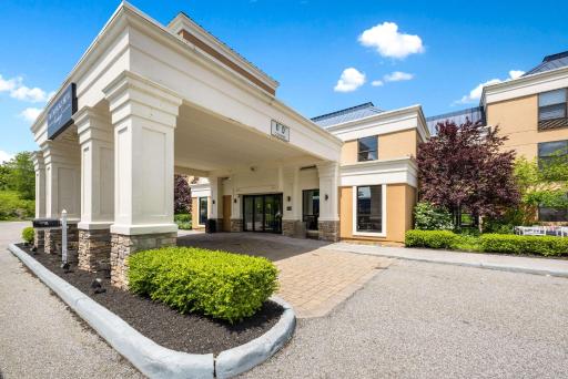 The Crossroads Hotel - Newburgh - Housity