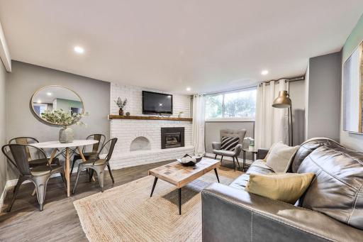 Newly renovated, homely 2 bedroom suite - Housity