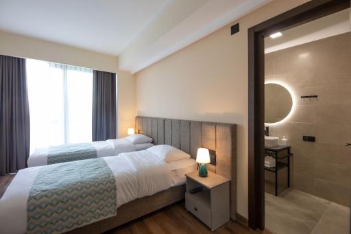 Hotel Takara - Housity