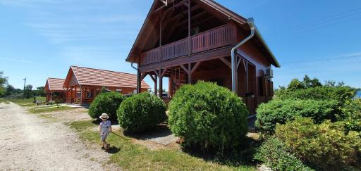 Beachfront · Private Beach Sárberki Horgásztó - Housity