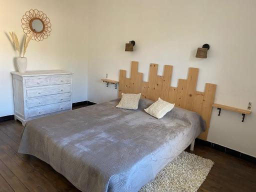 Loctroi, Village house with patio - Housity