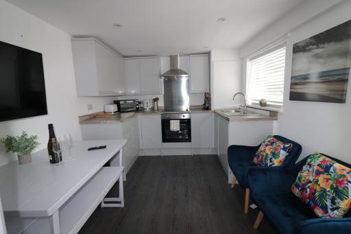 Lovely 2 Bedroom Ground Floor Flat on Mount Street - Housity