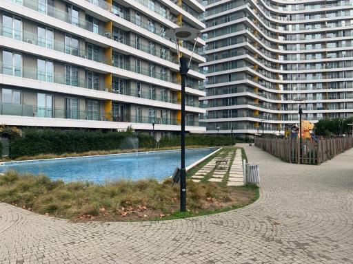 Modern 1-bedroom Apartment with Terrace near MaIl of Istanbul - Batisehir 305 - Housity